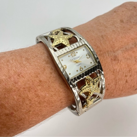 BAY Studio Quartz Star Fish Design Gold and Silver Tone - Picture 5 of 13